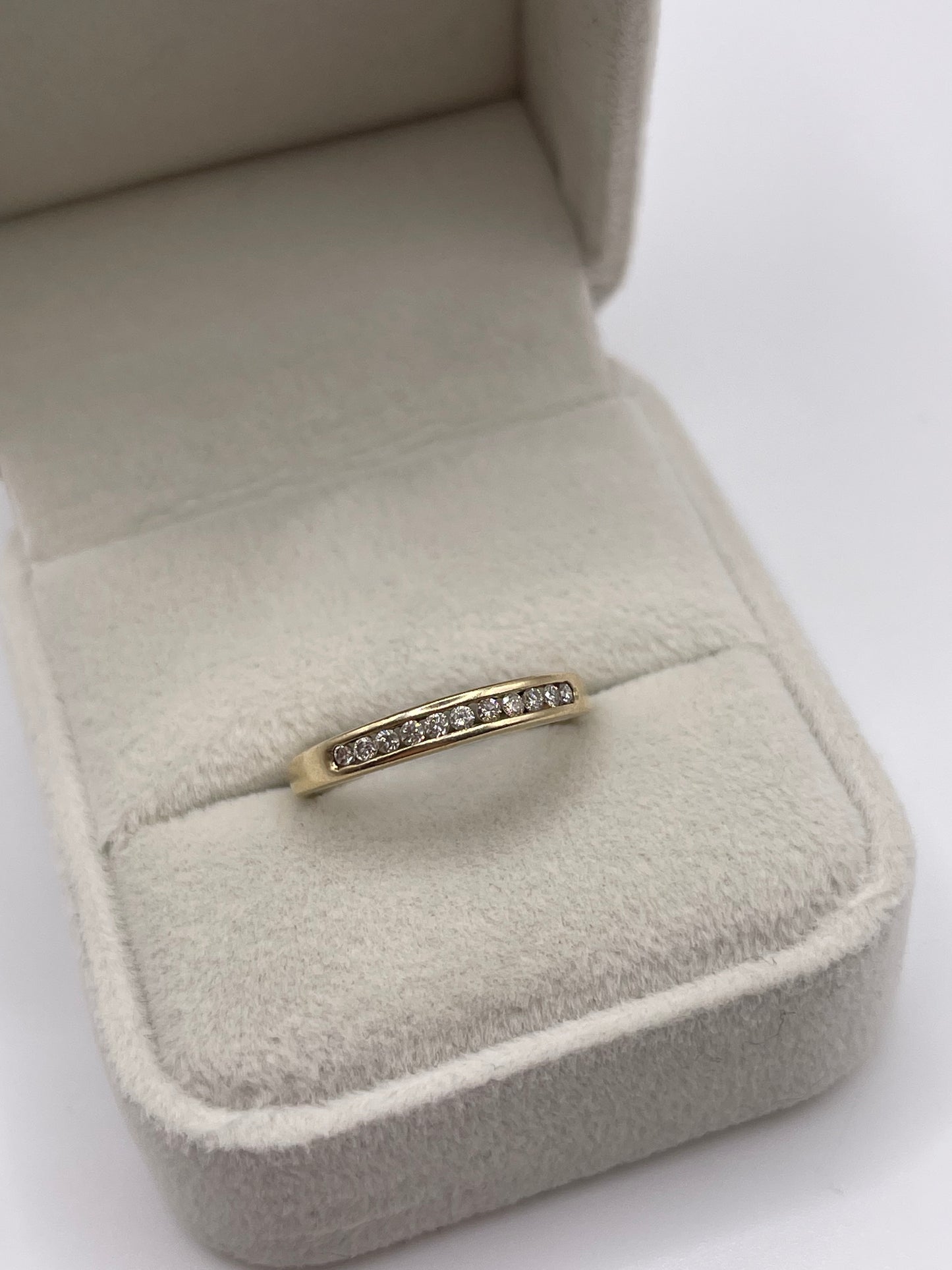 9ct gold diamond ring