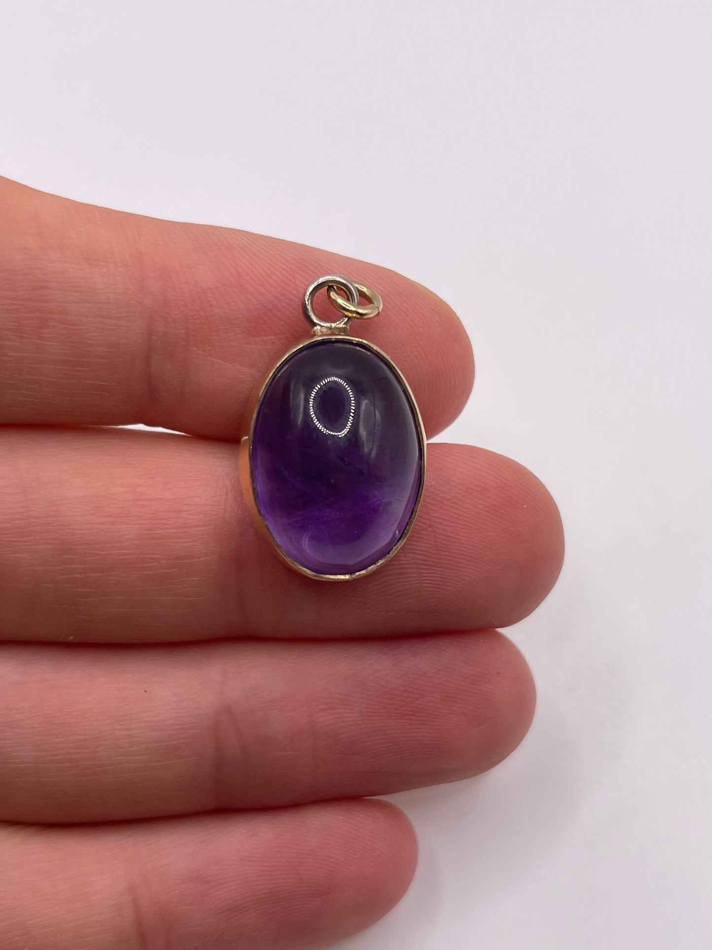 9ct gold cabochon amethyst pendant