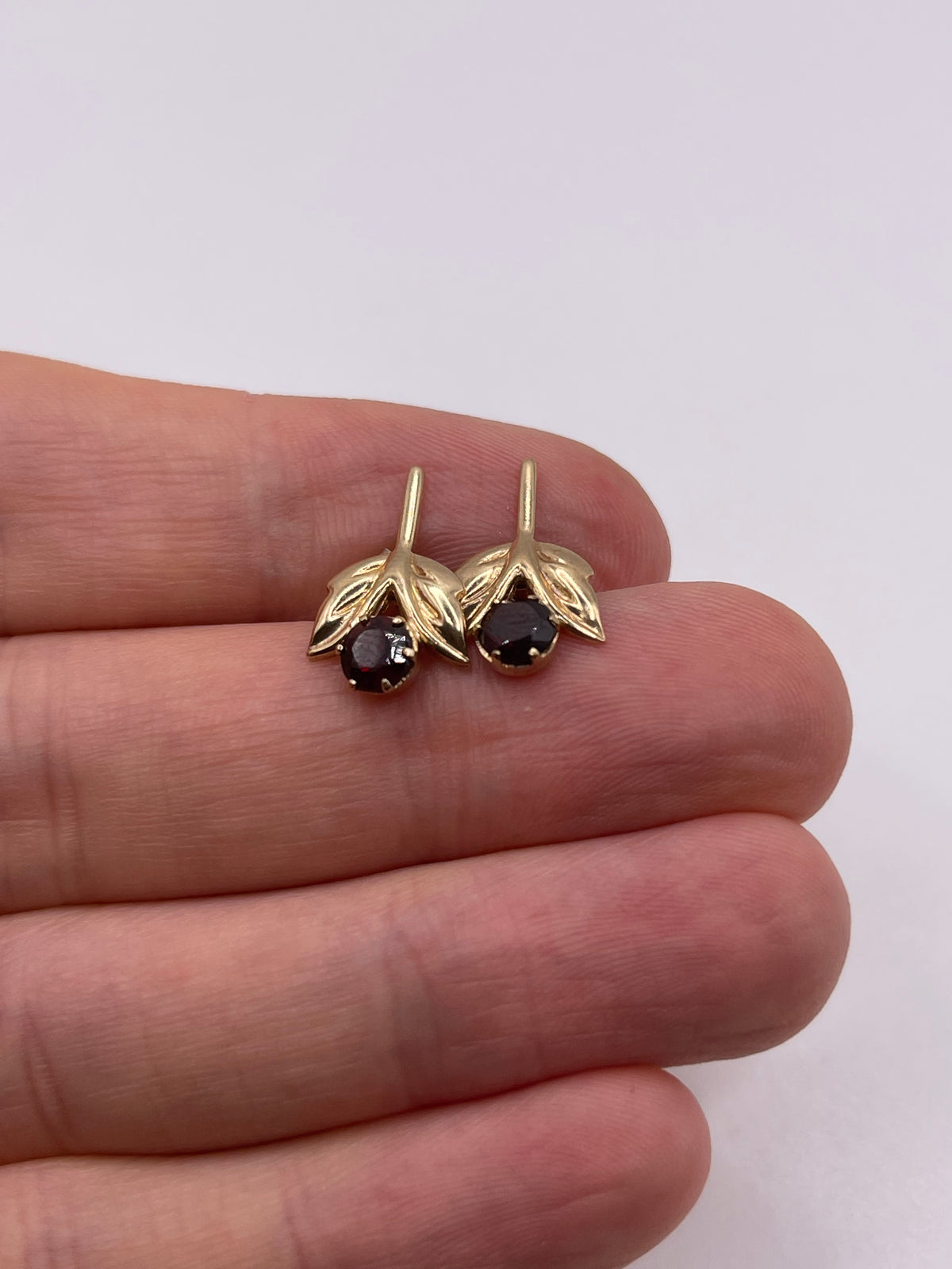 9ct gold garnet earrings