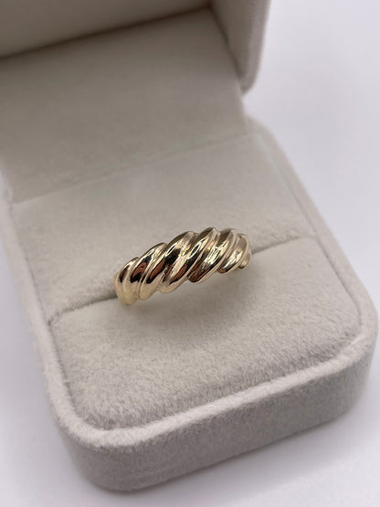 9ct gold croissant ring