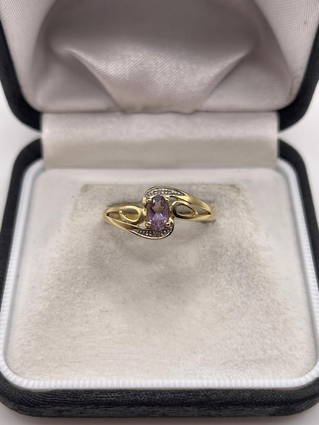 9ct gold amethyst and diamond ring