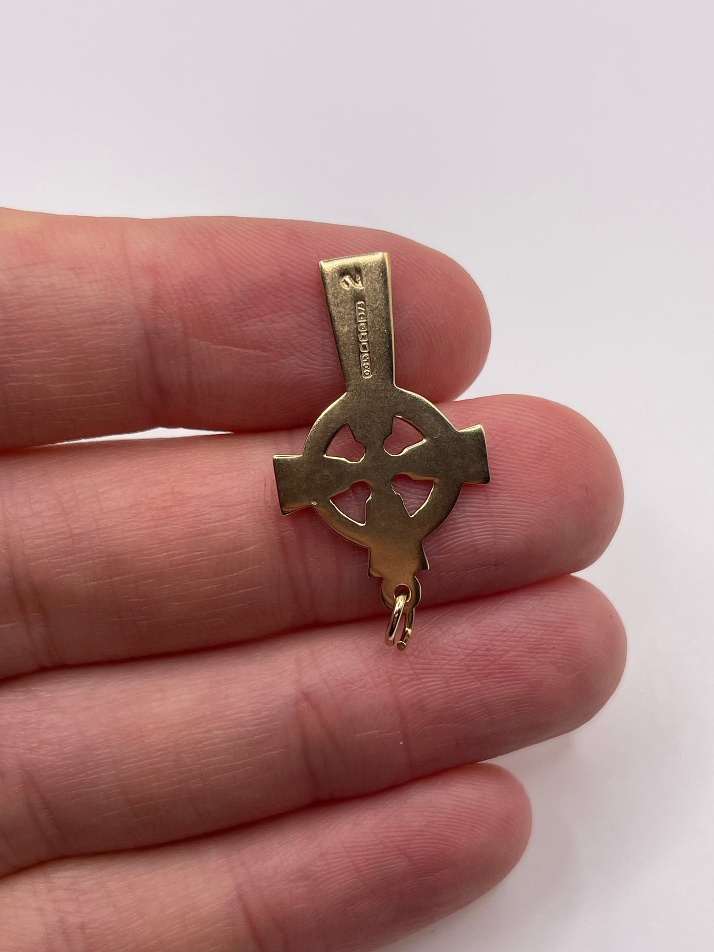 9ct gold cross pendant