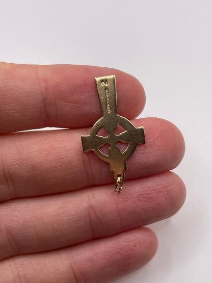 9ct gold cross pendant