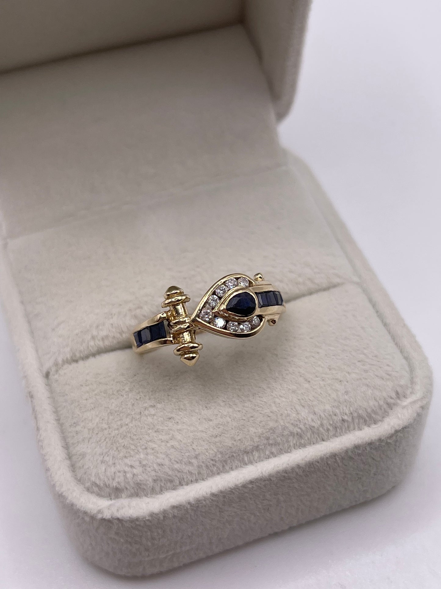9ct gold sapphire and cz ring