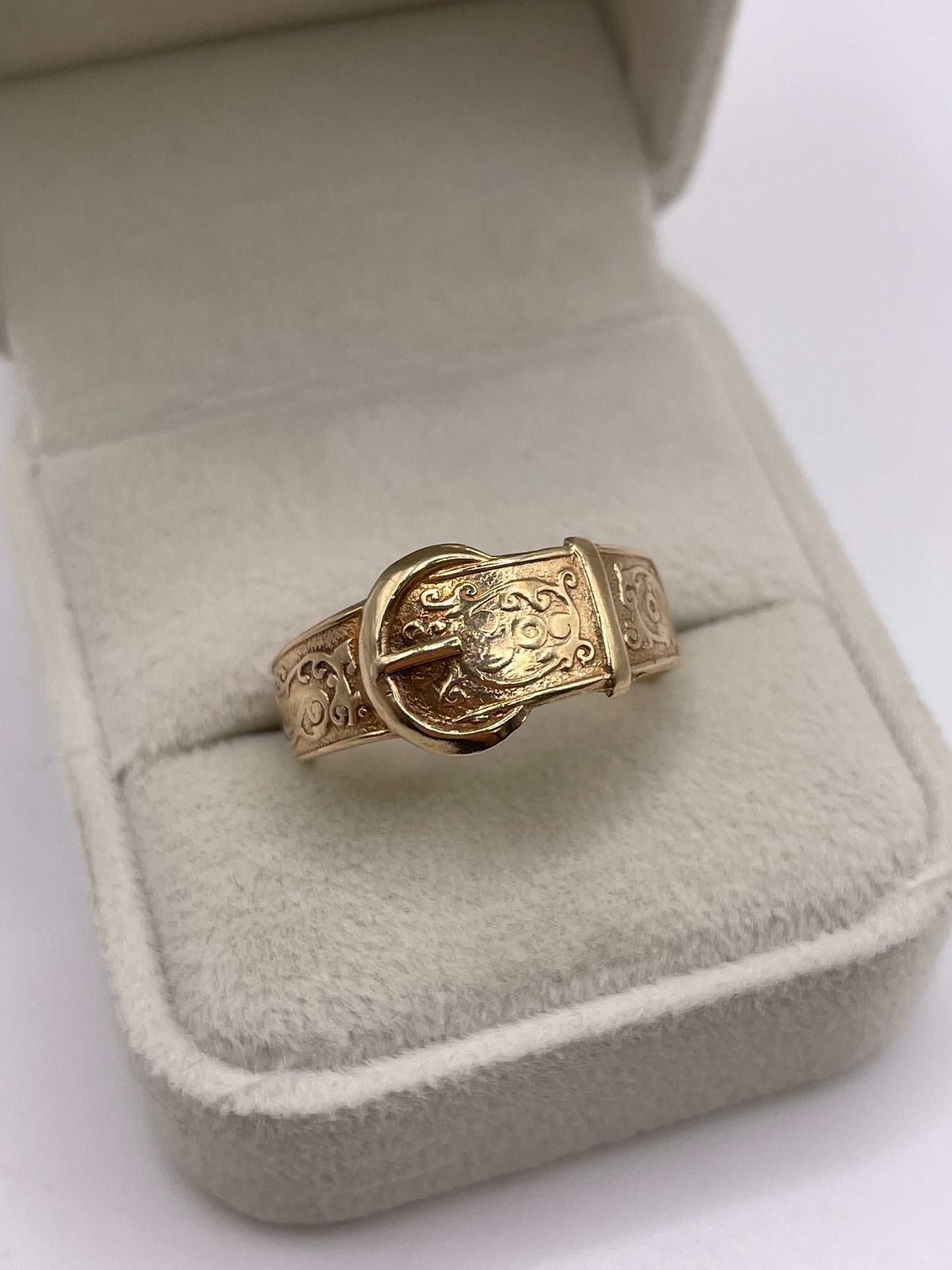 9ct gold buckle ring