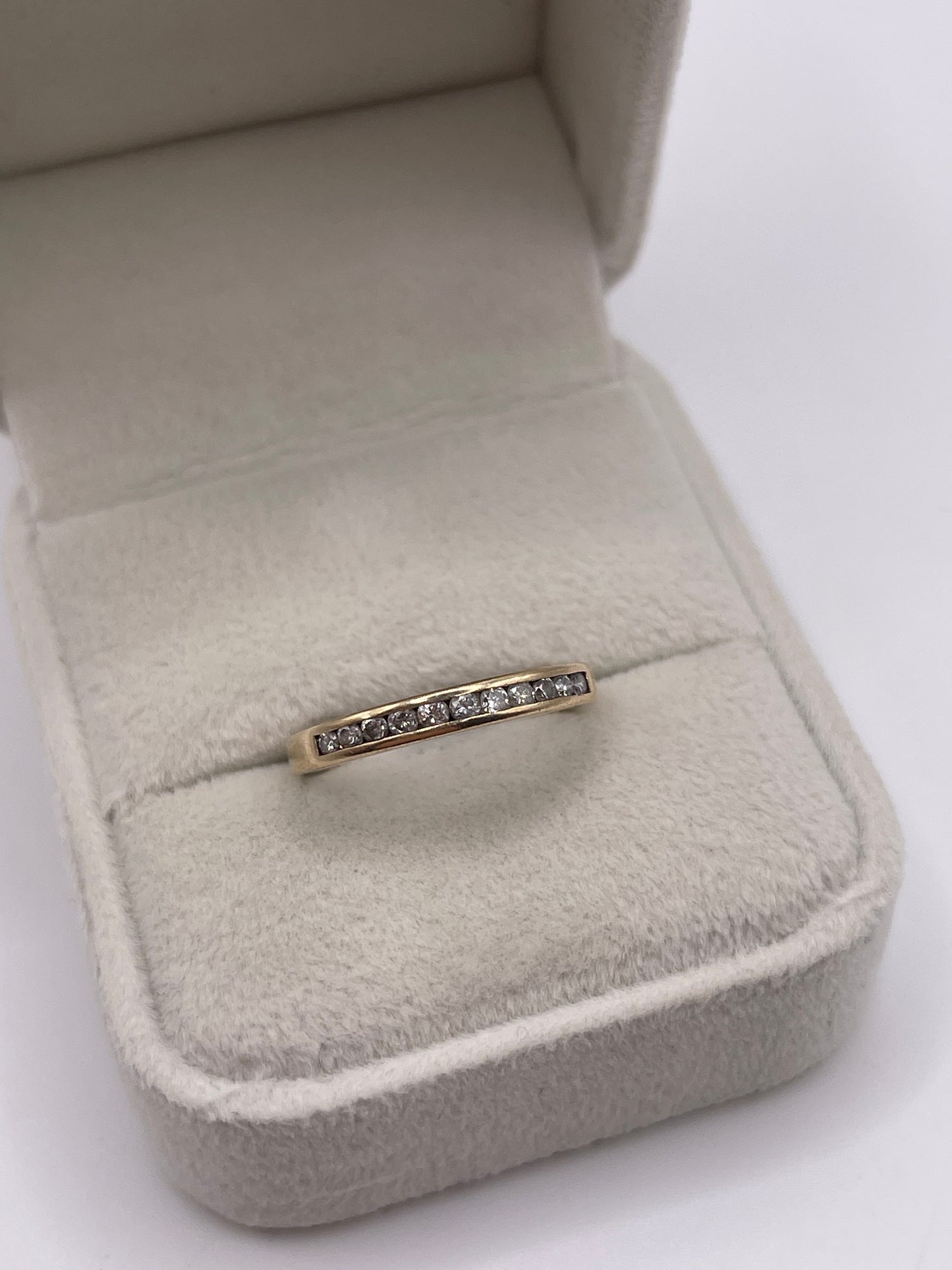 9ct gold diamond ring