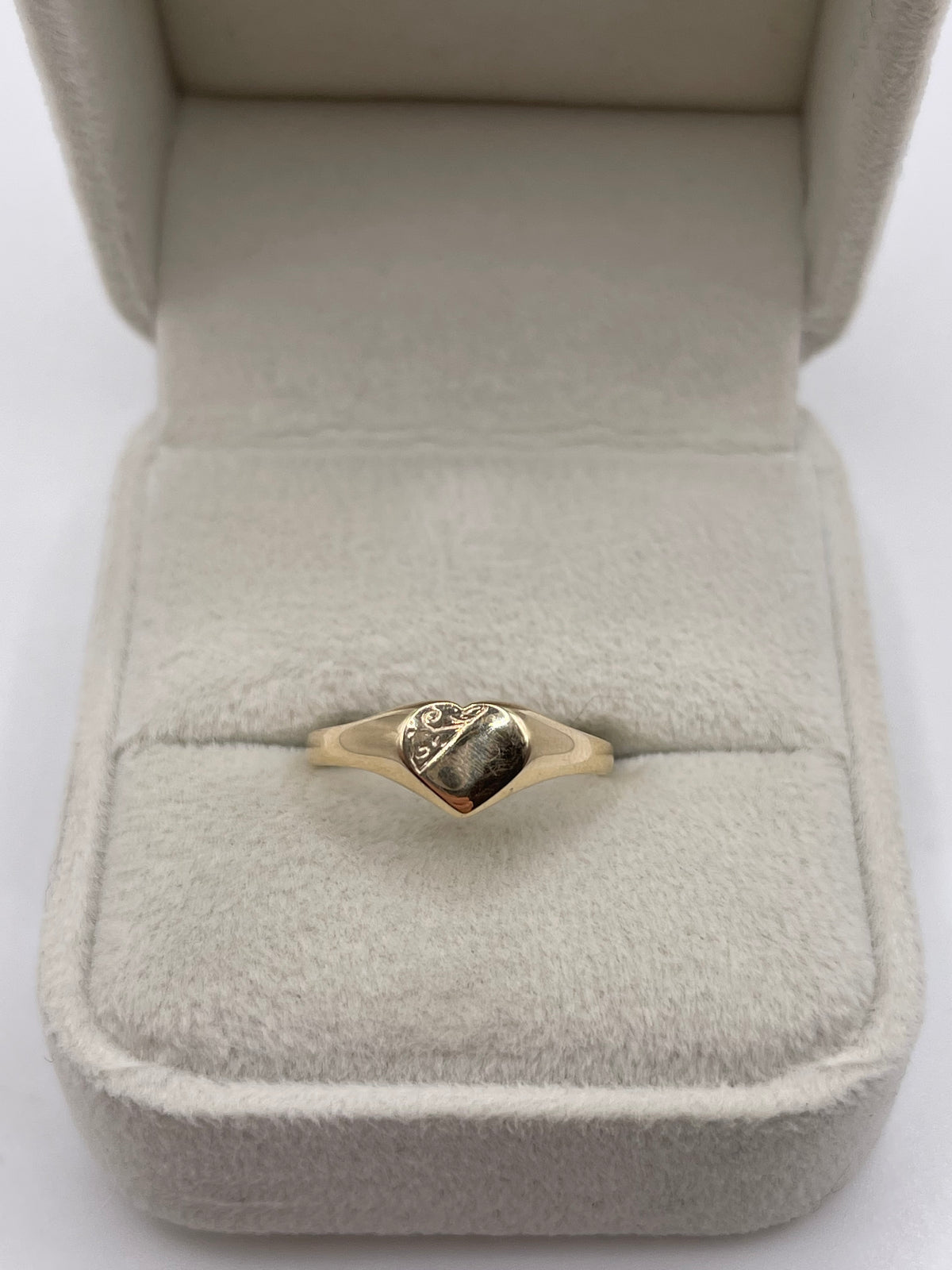 9ct gold heart signet ring