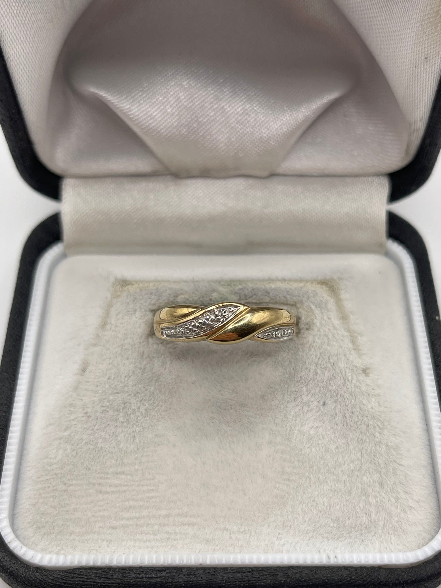 9ct gold diamond ring