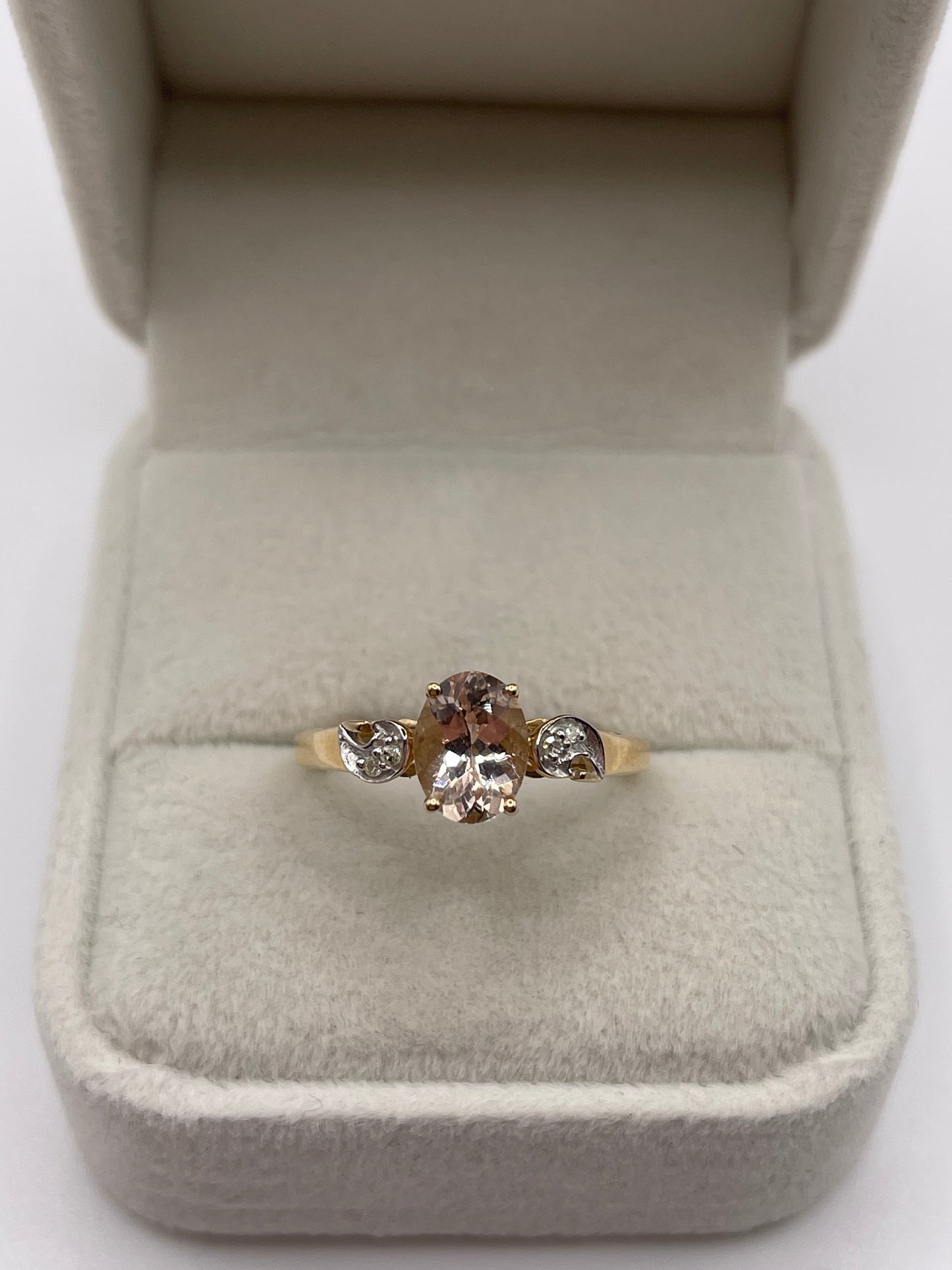 9ct gold morganite and diamond ring