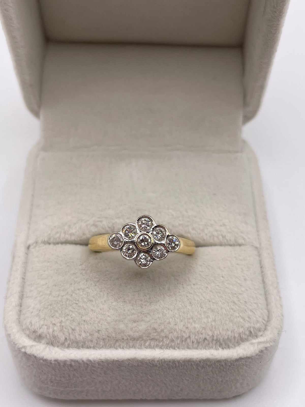 18ct gold diamond cluster ring