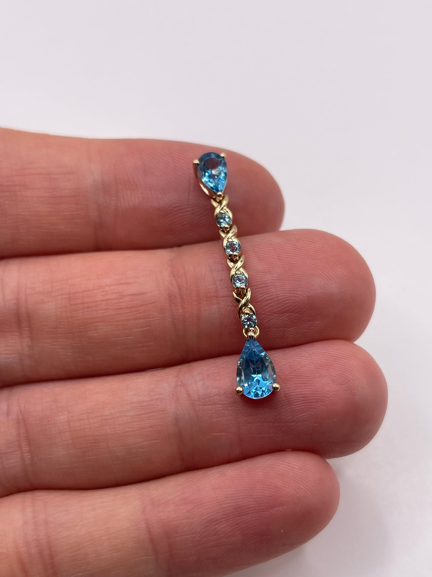9ct gold topaz pendant