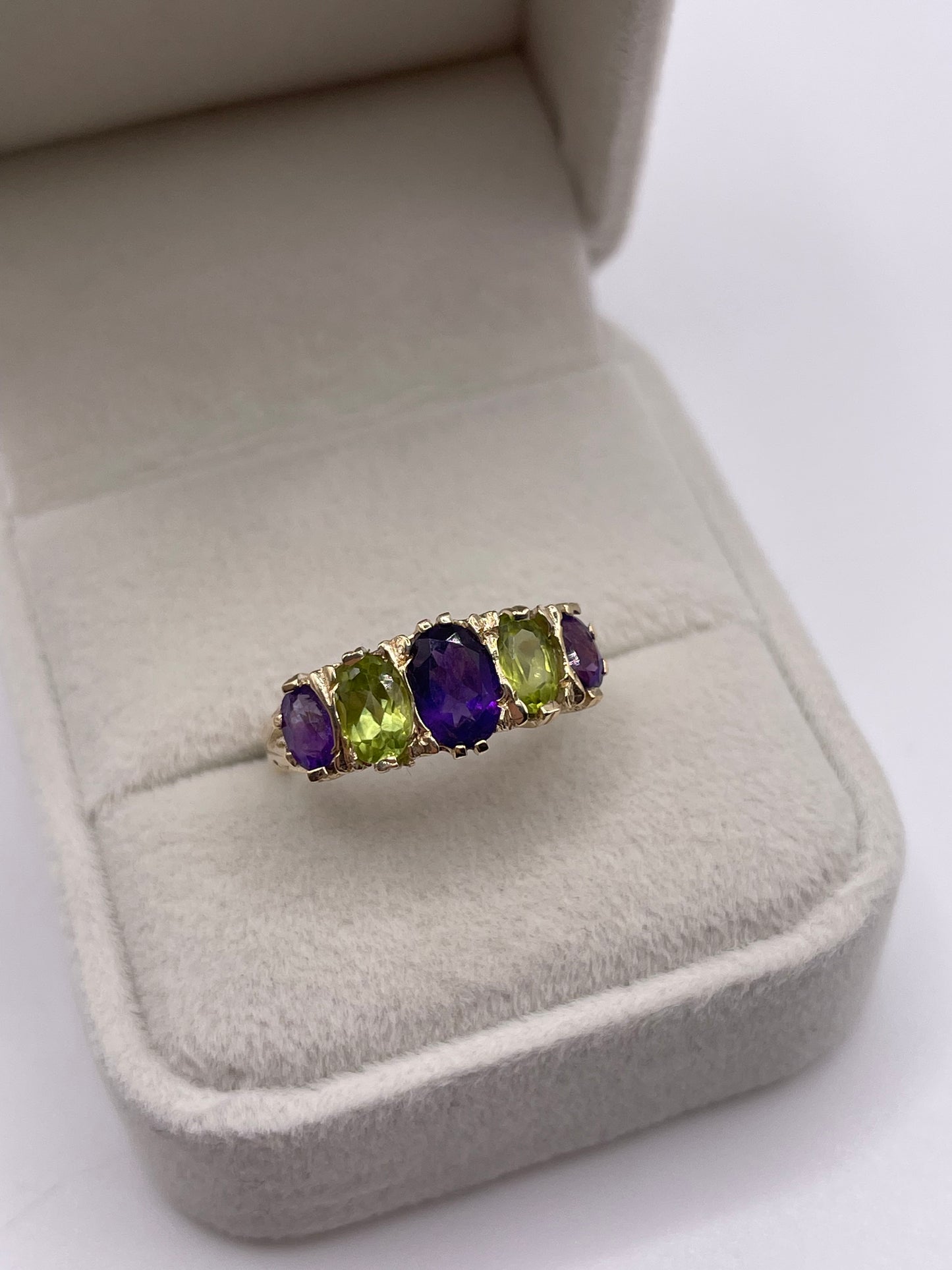 9ct gold amethyst and peridot ring