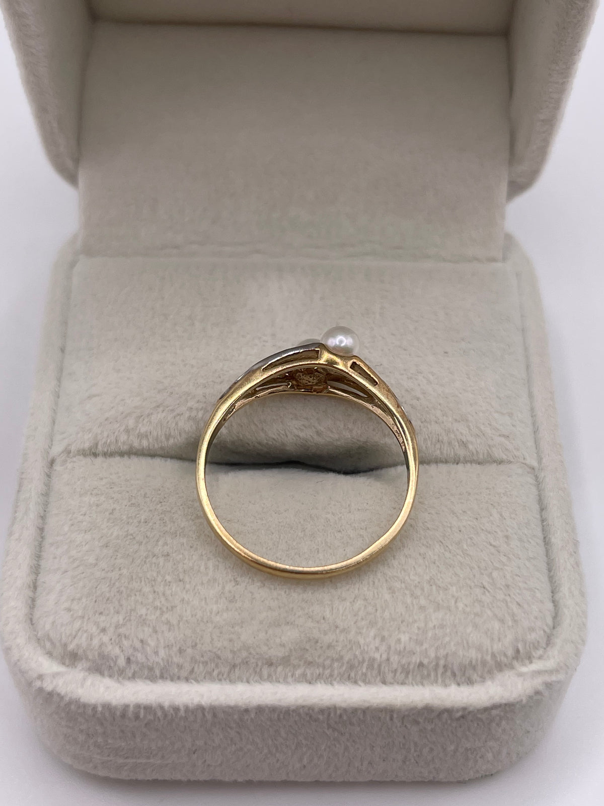9ct gold pearl and diamond ring