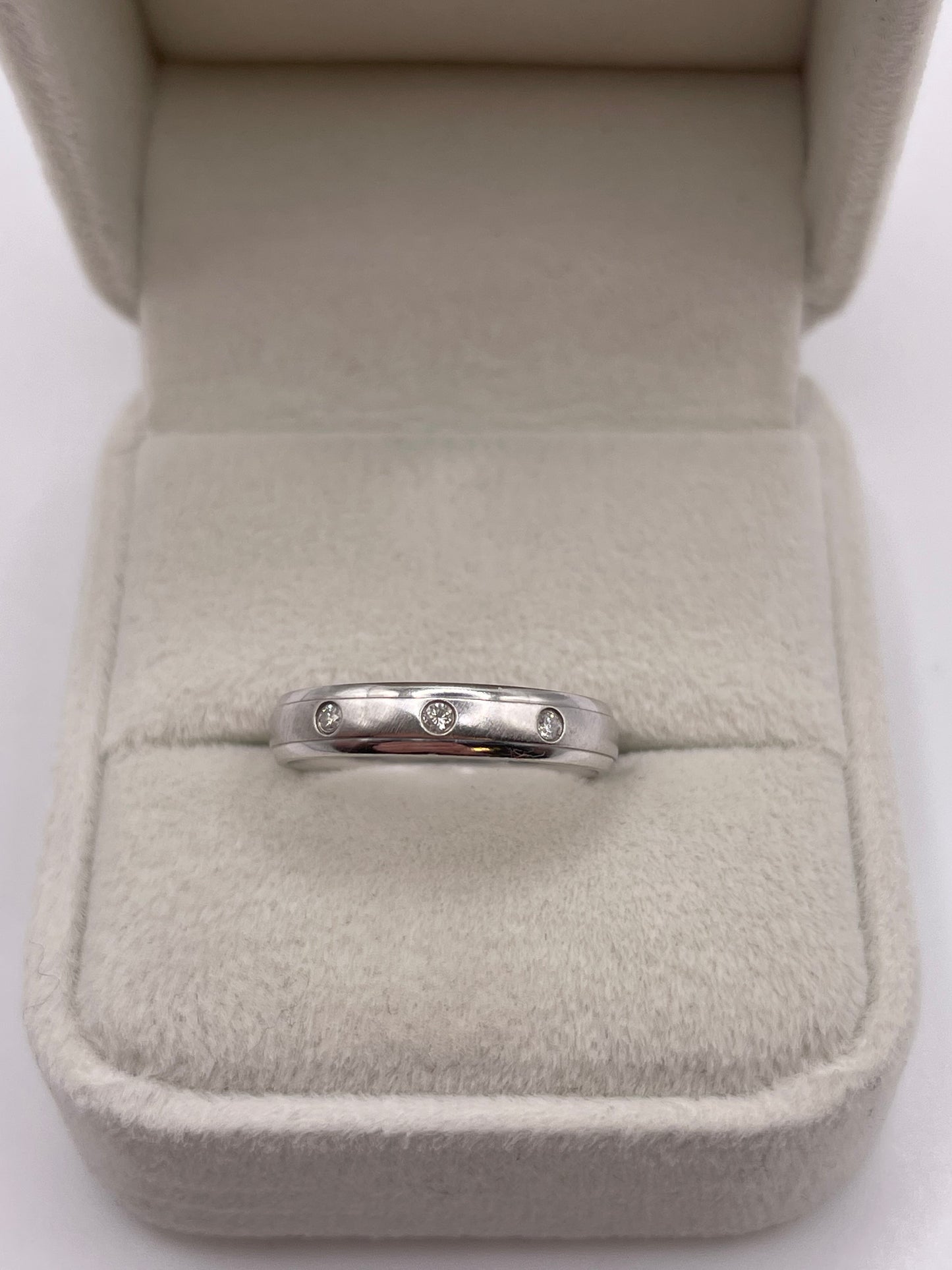 9ct white gold diamond ring
