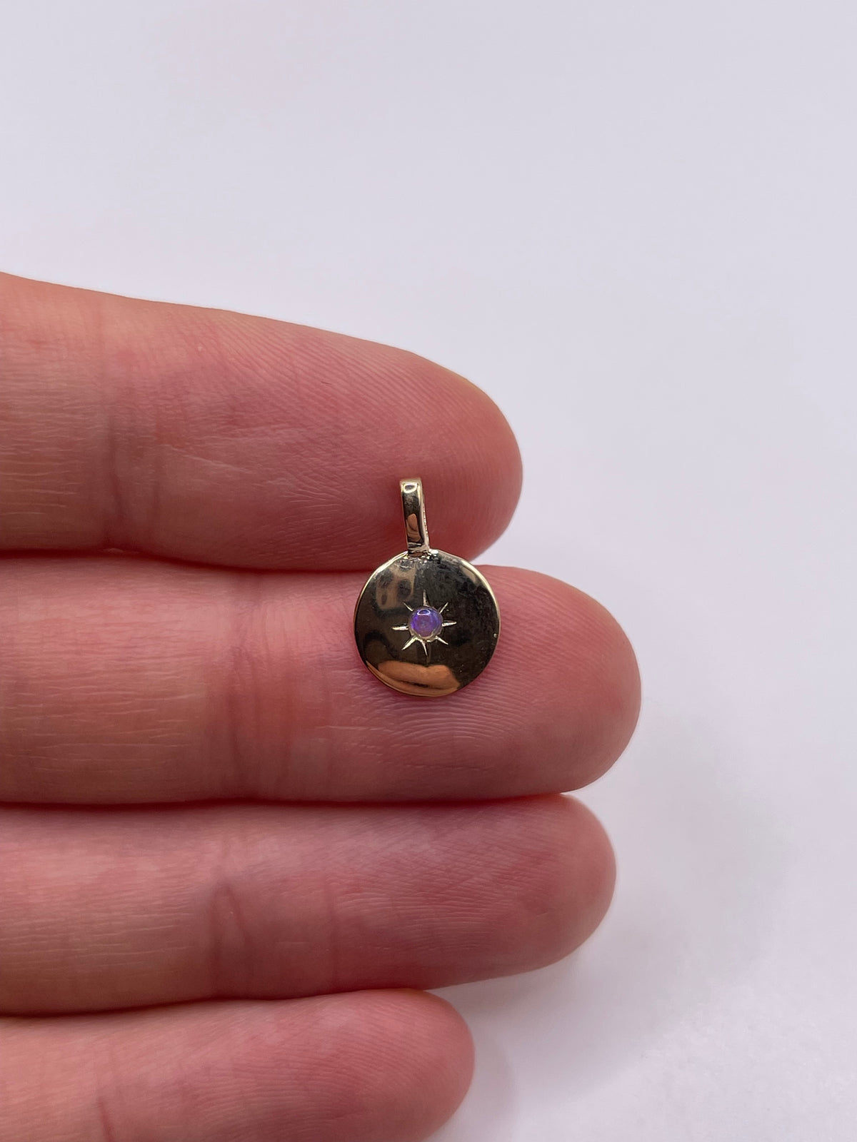 9ct gold moonstone pendant