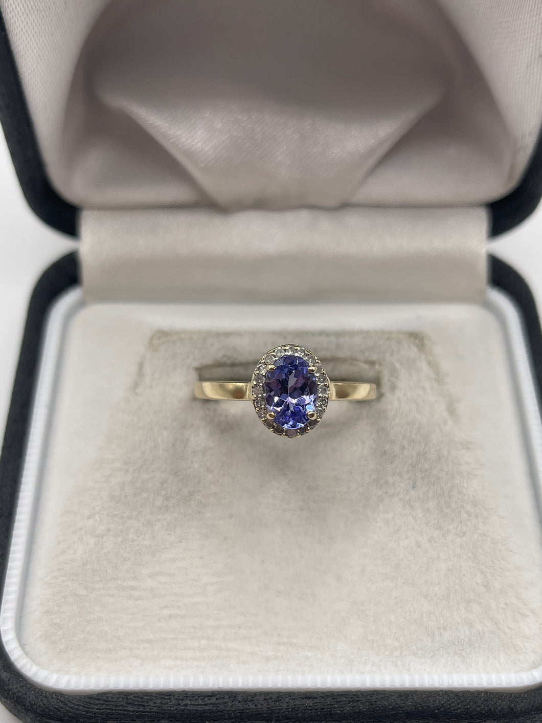 9ct gold tanzanite and diamond ring