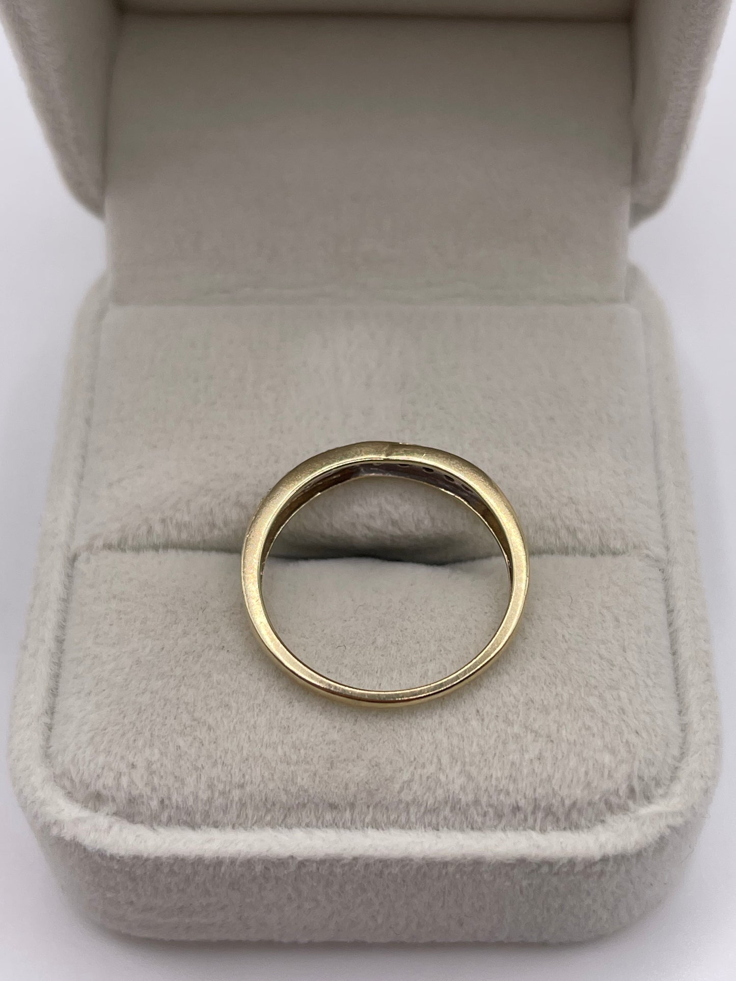 9ct gold diamond ring