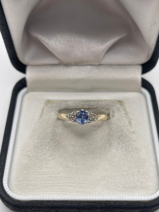 9ct gold sapphire and diamond ring