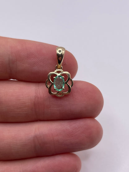 9ct gold emerald pendant