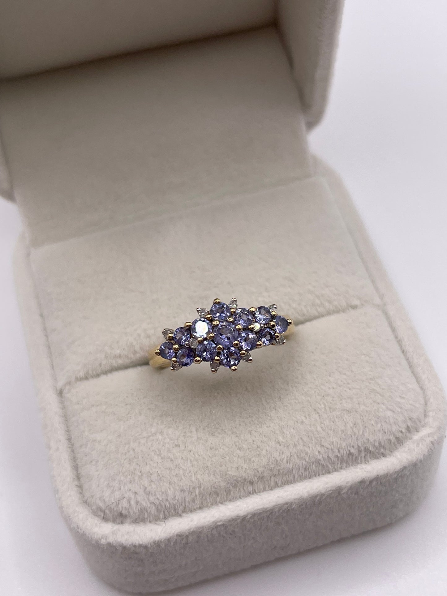 9ct gold tanzanite and diamond ring