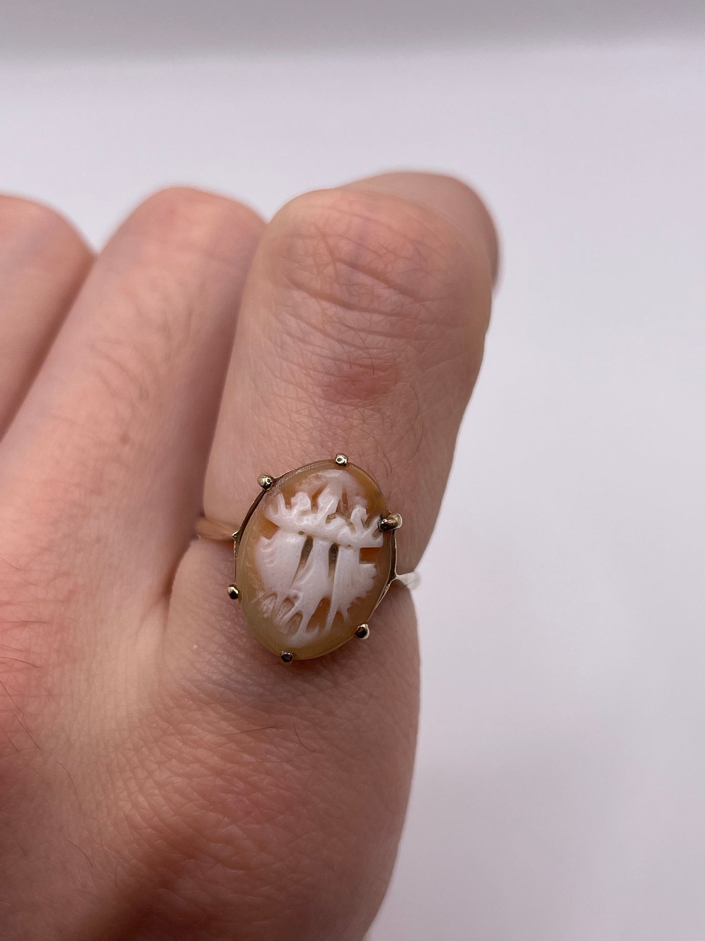 9ct gold cameo ring