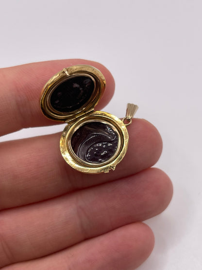 9ct gold locket pendant