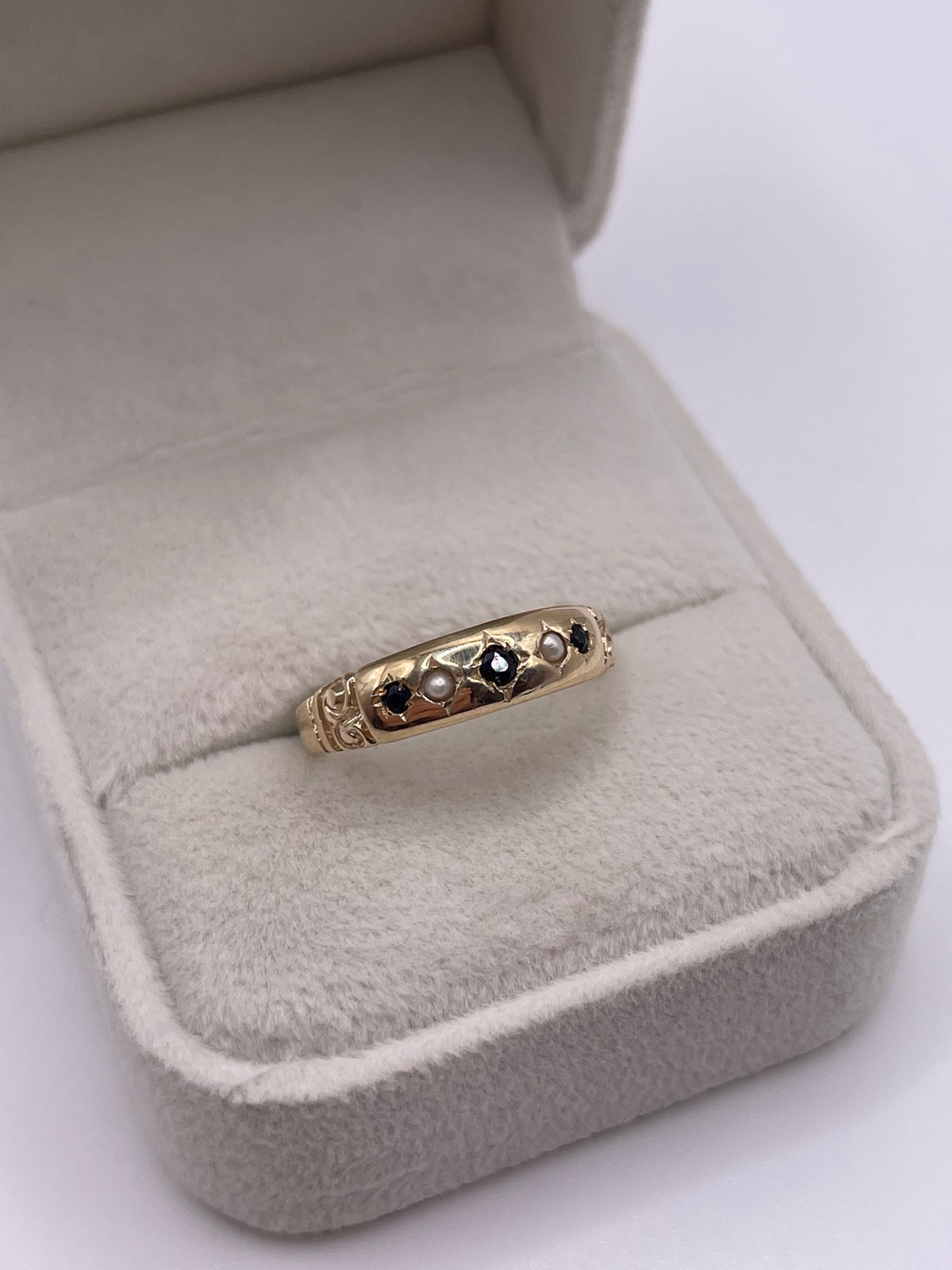 9ct gold sapphire and pearl gypsy ring