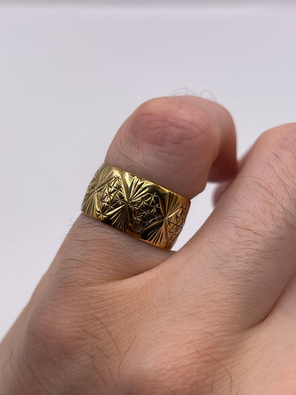 9ct gold patterned band