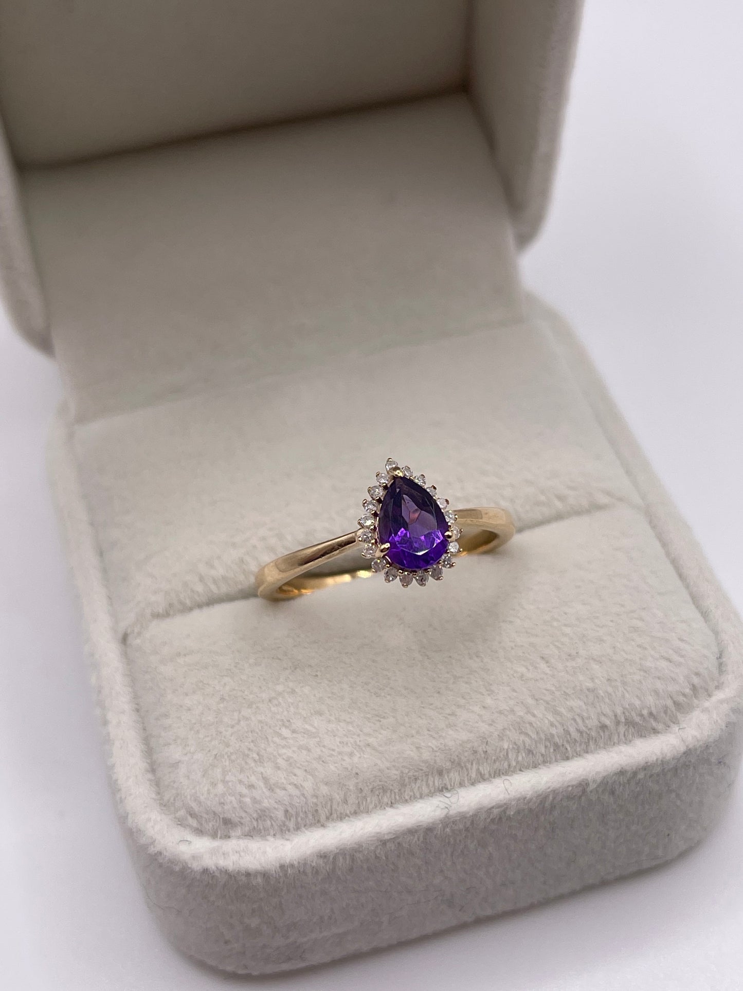 9ct gold amethyst and diamond ring