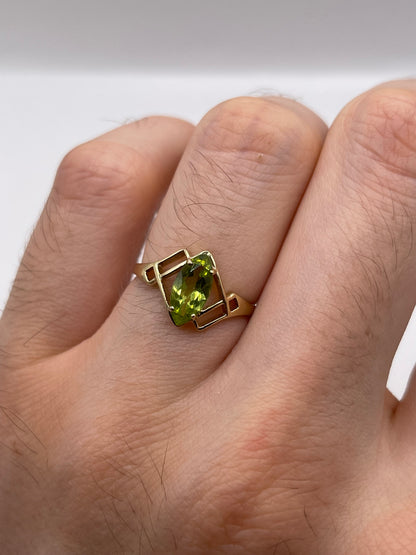 9ct gold peridot ring