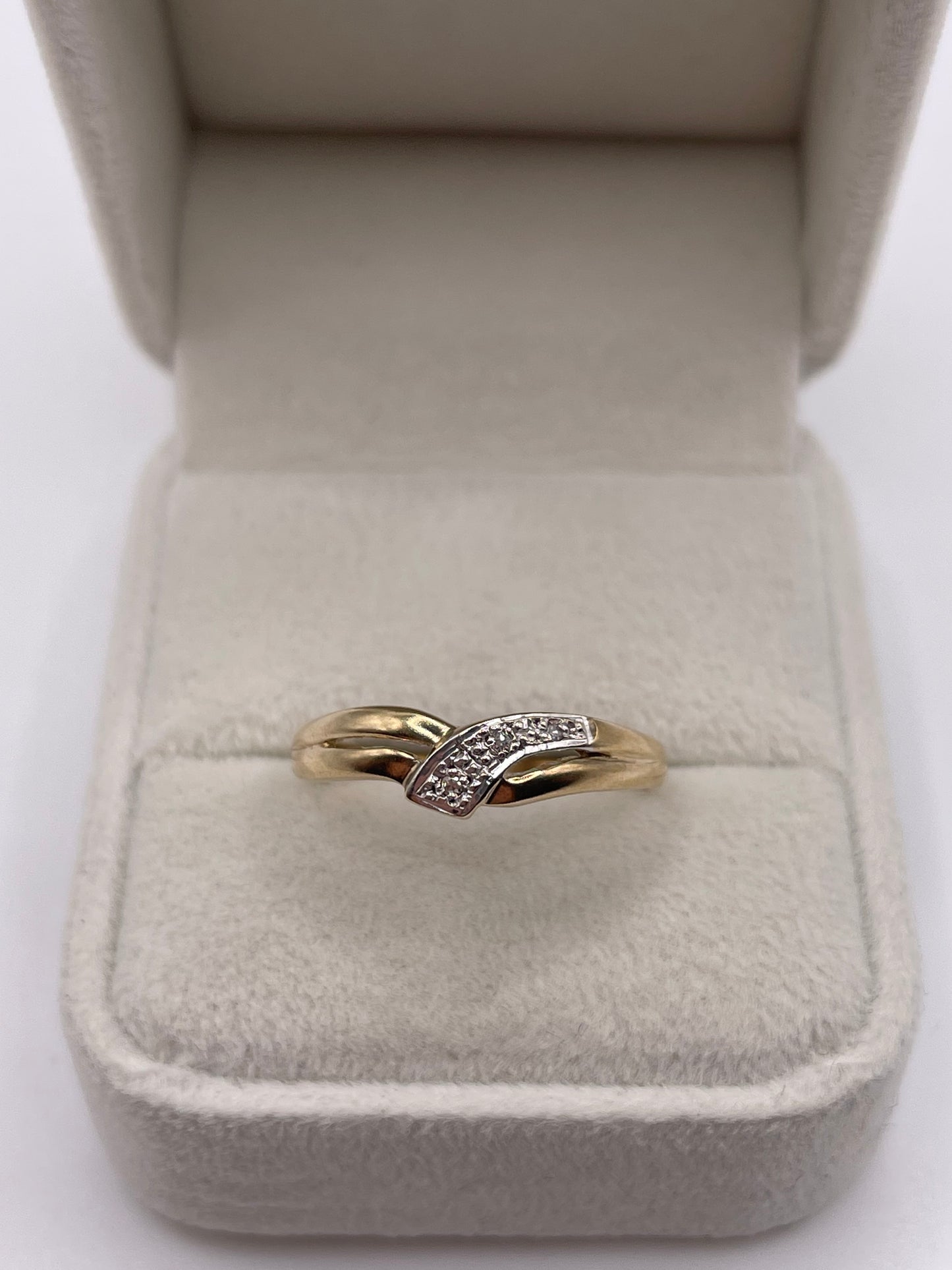 9ct gold diamond ring