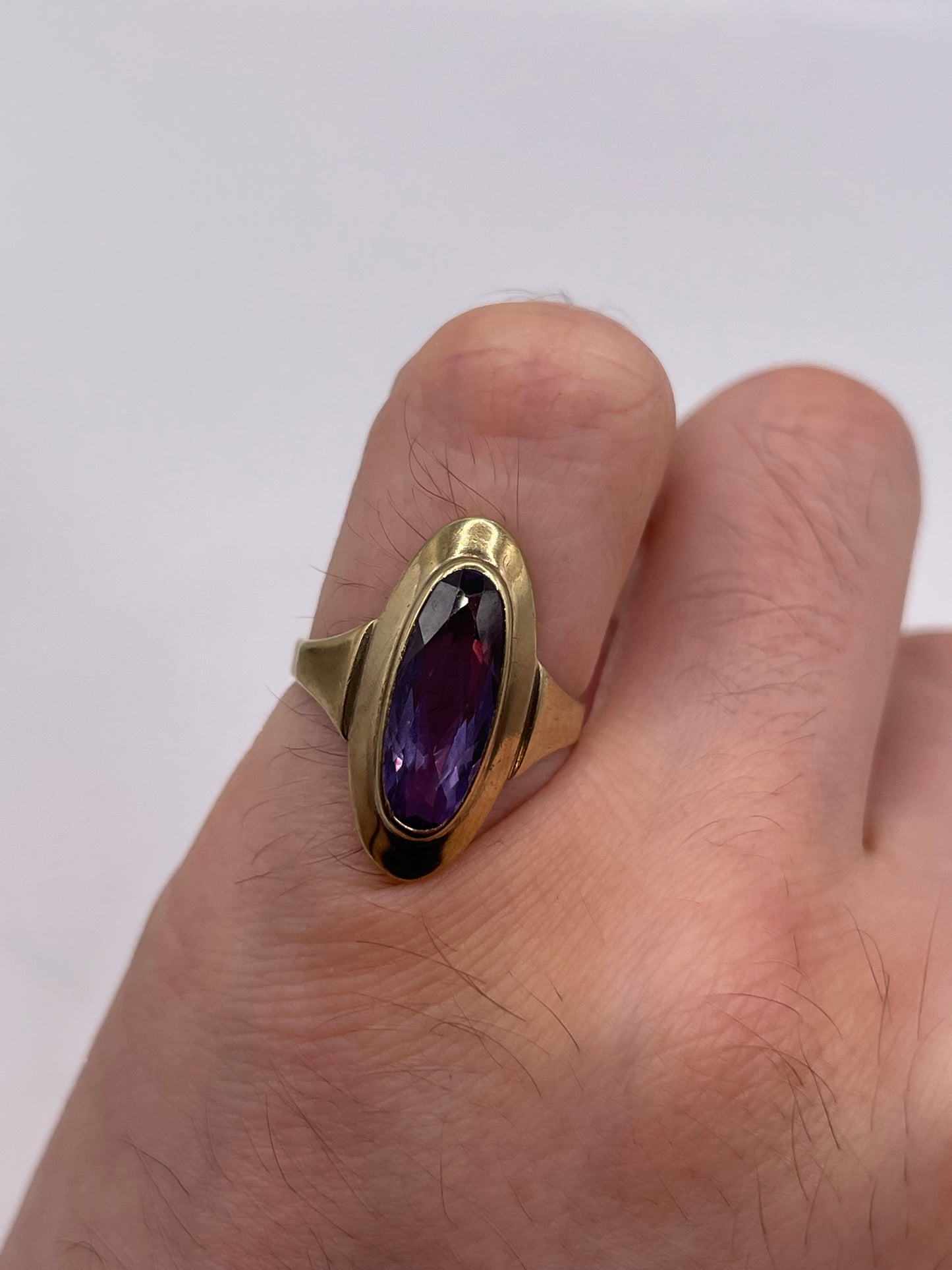 8ct gold synthetic spinel ring