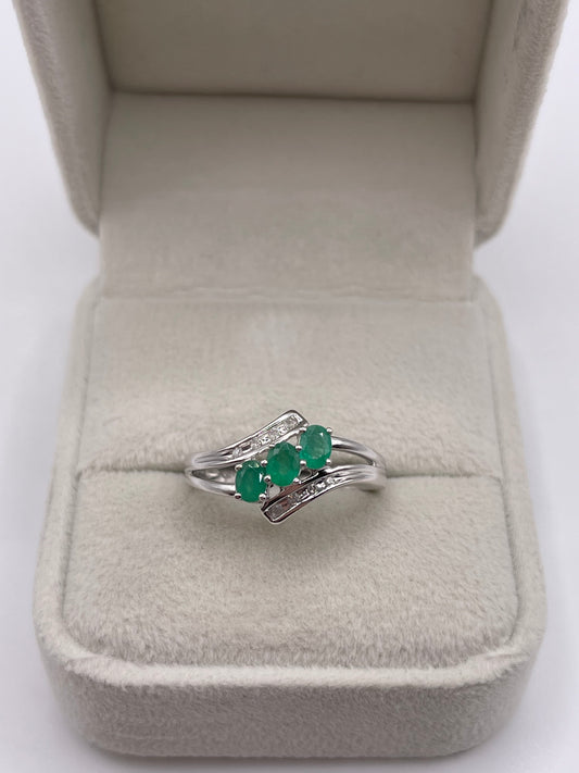 9ct white gold emerald and diamond ring