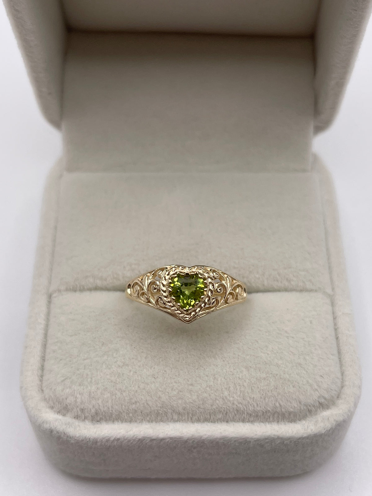 9ct gold peridot heart ring