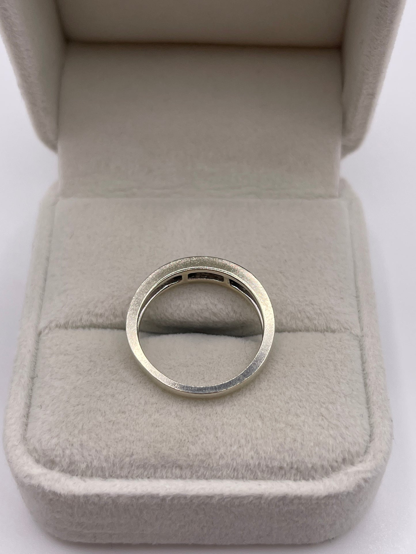 9ct white gold diamond ring