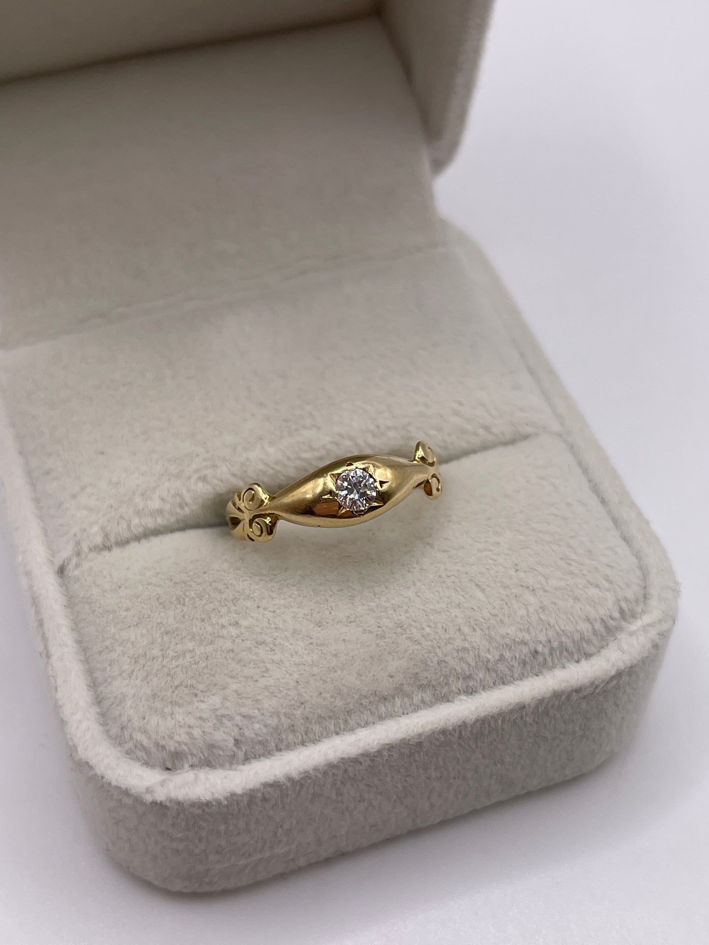 18ct gold diamond ring