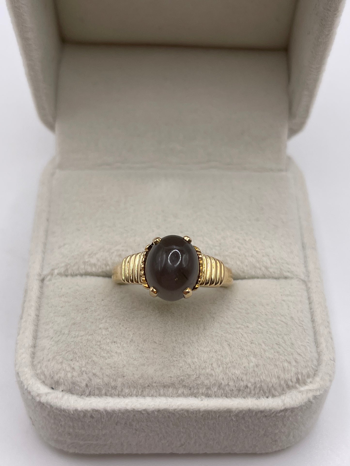 9ct gold grey moonstone ring
