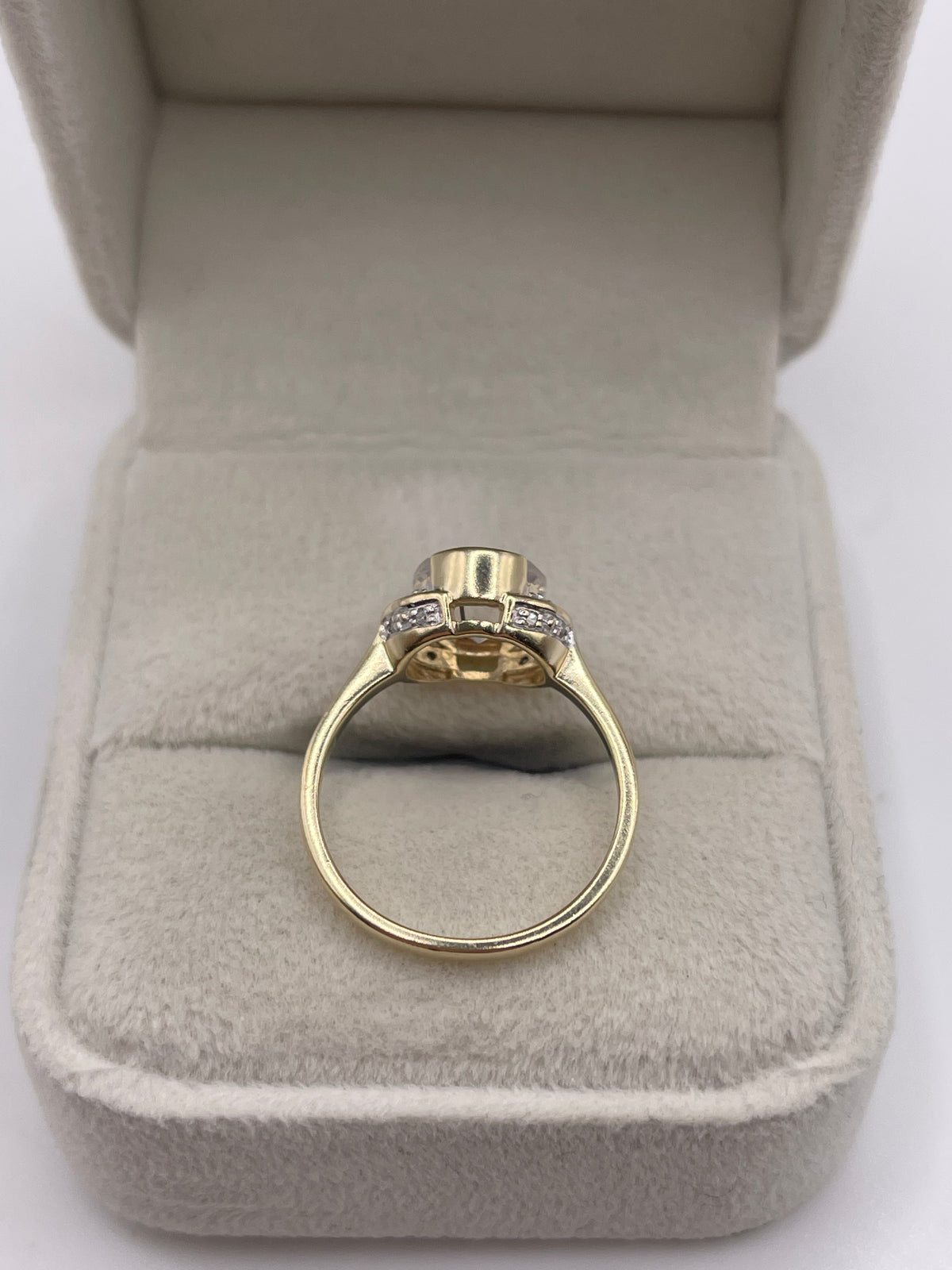 9ct gold quartz and diamond ring