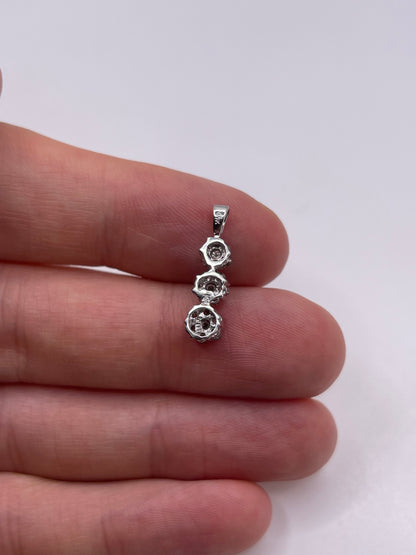 14ct white gold diamond cluster pendant