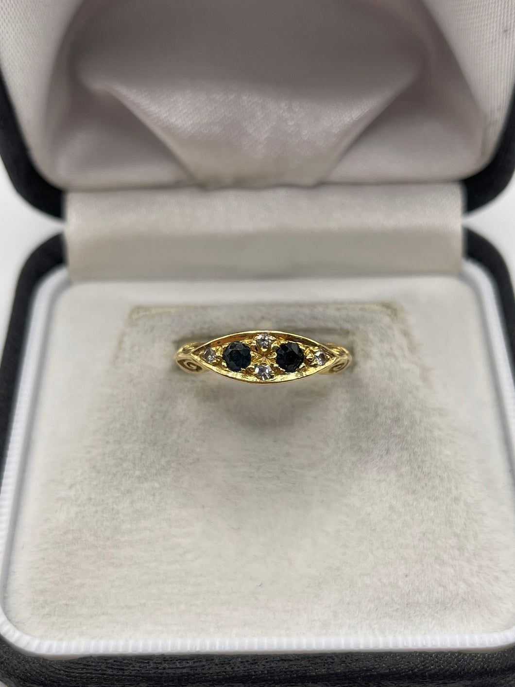 18ct gold sapphire and diamond ring