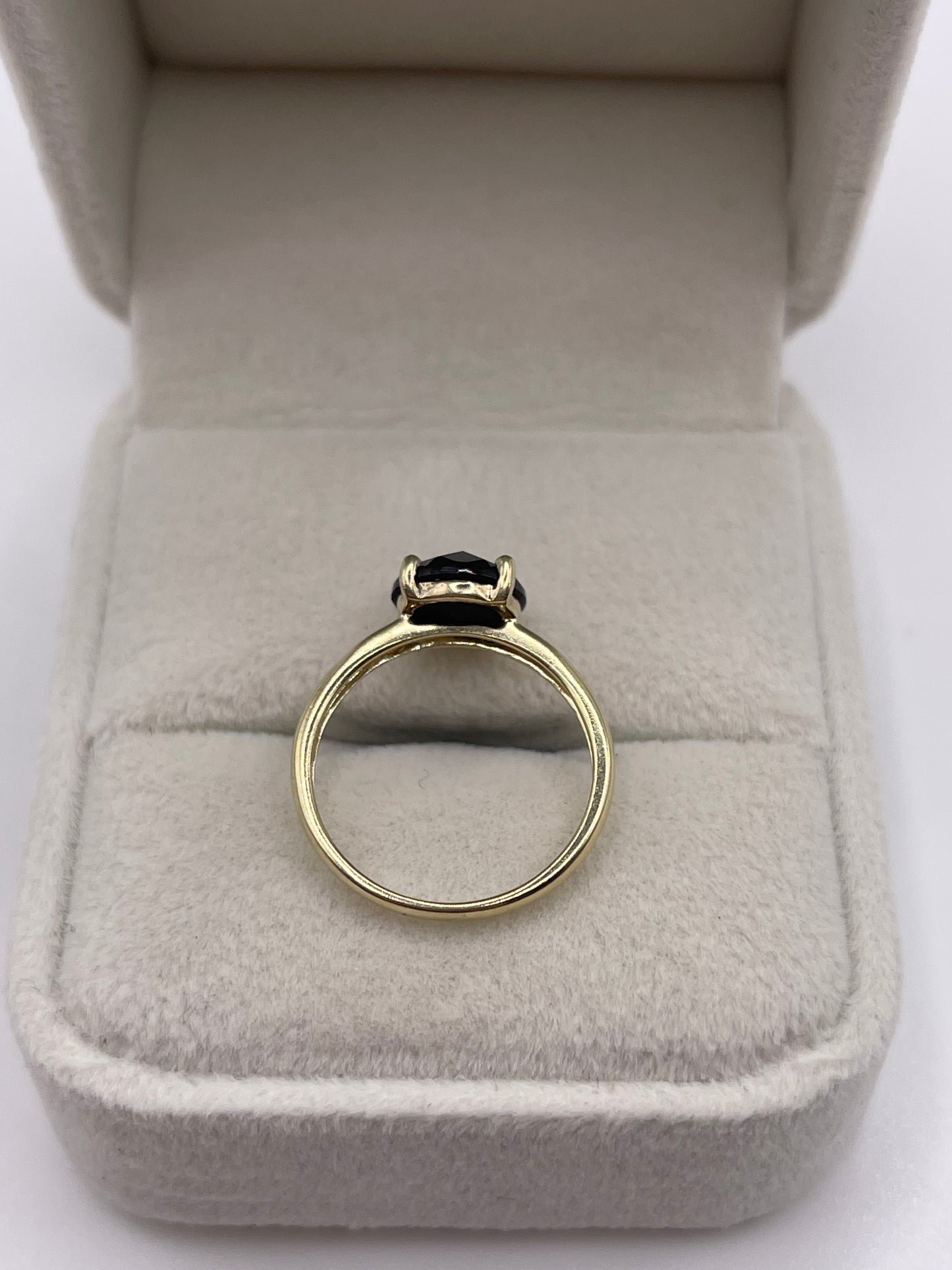 9ct gold black spinel ring