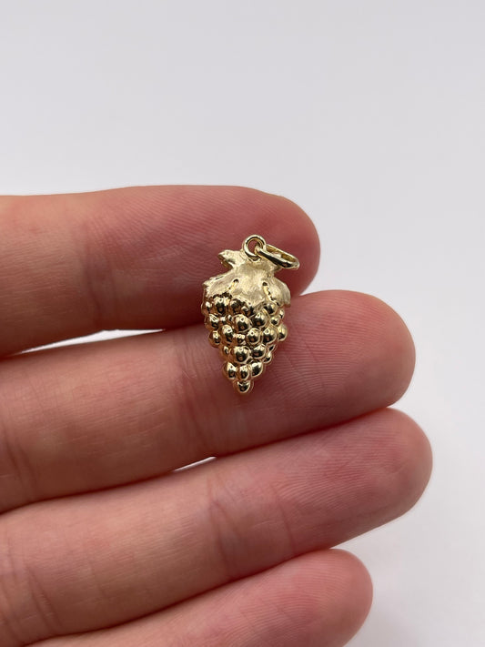 9ct gold grapes charm