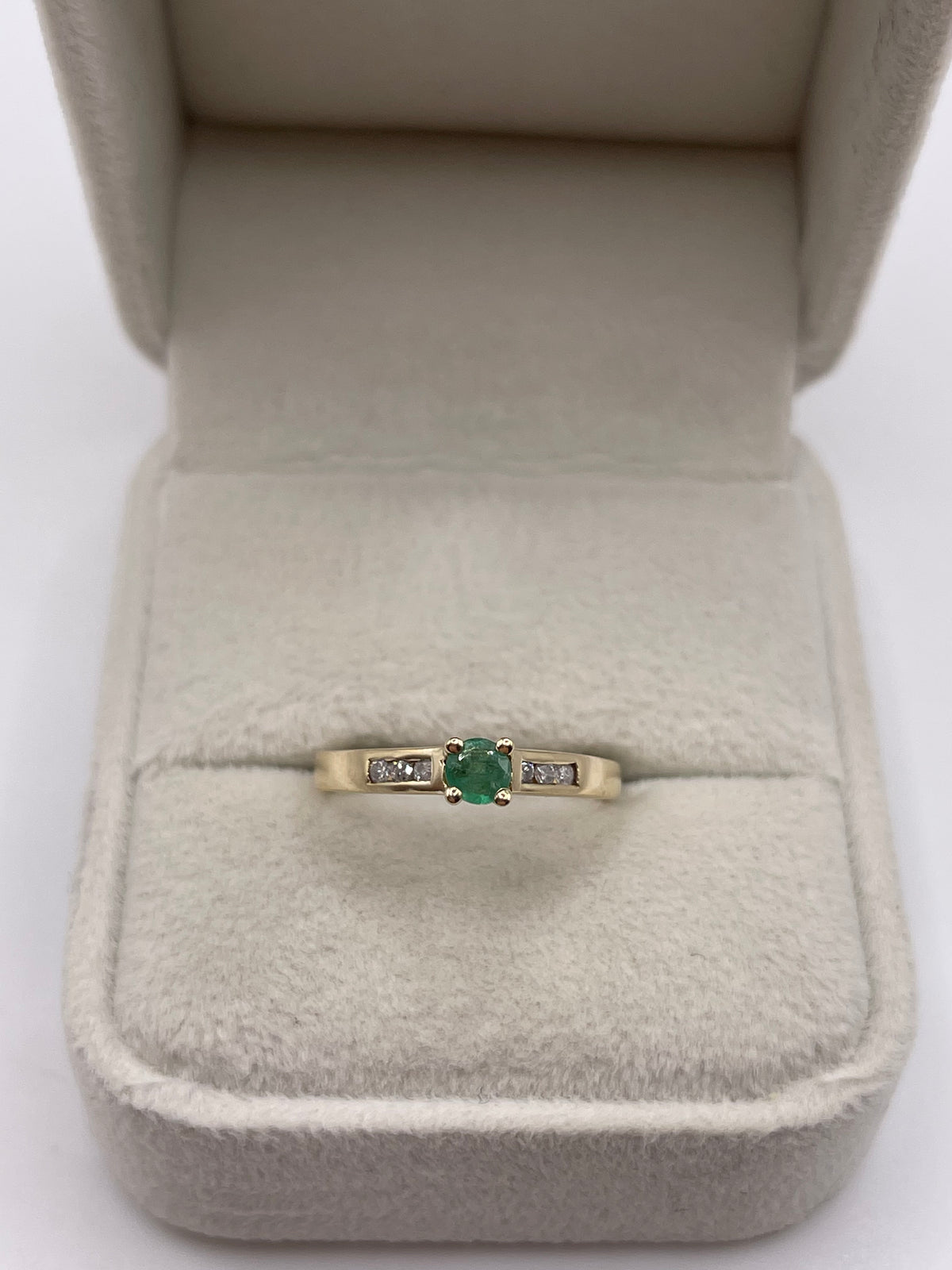 9ct gold emerald and diamond ring