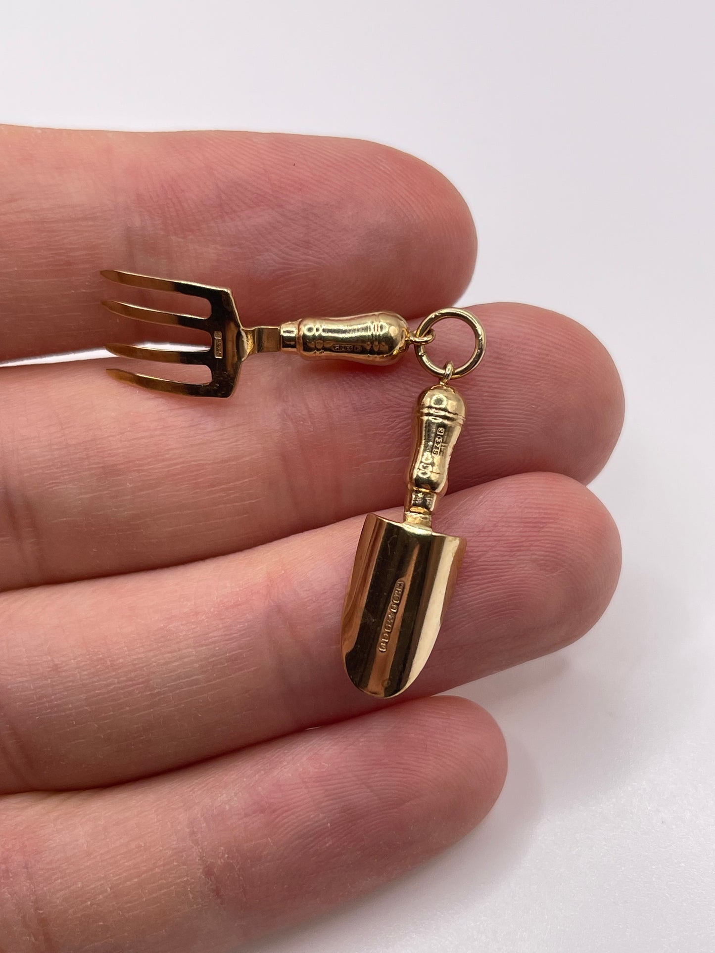 9ct gold gardening tools charm