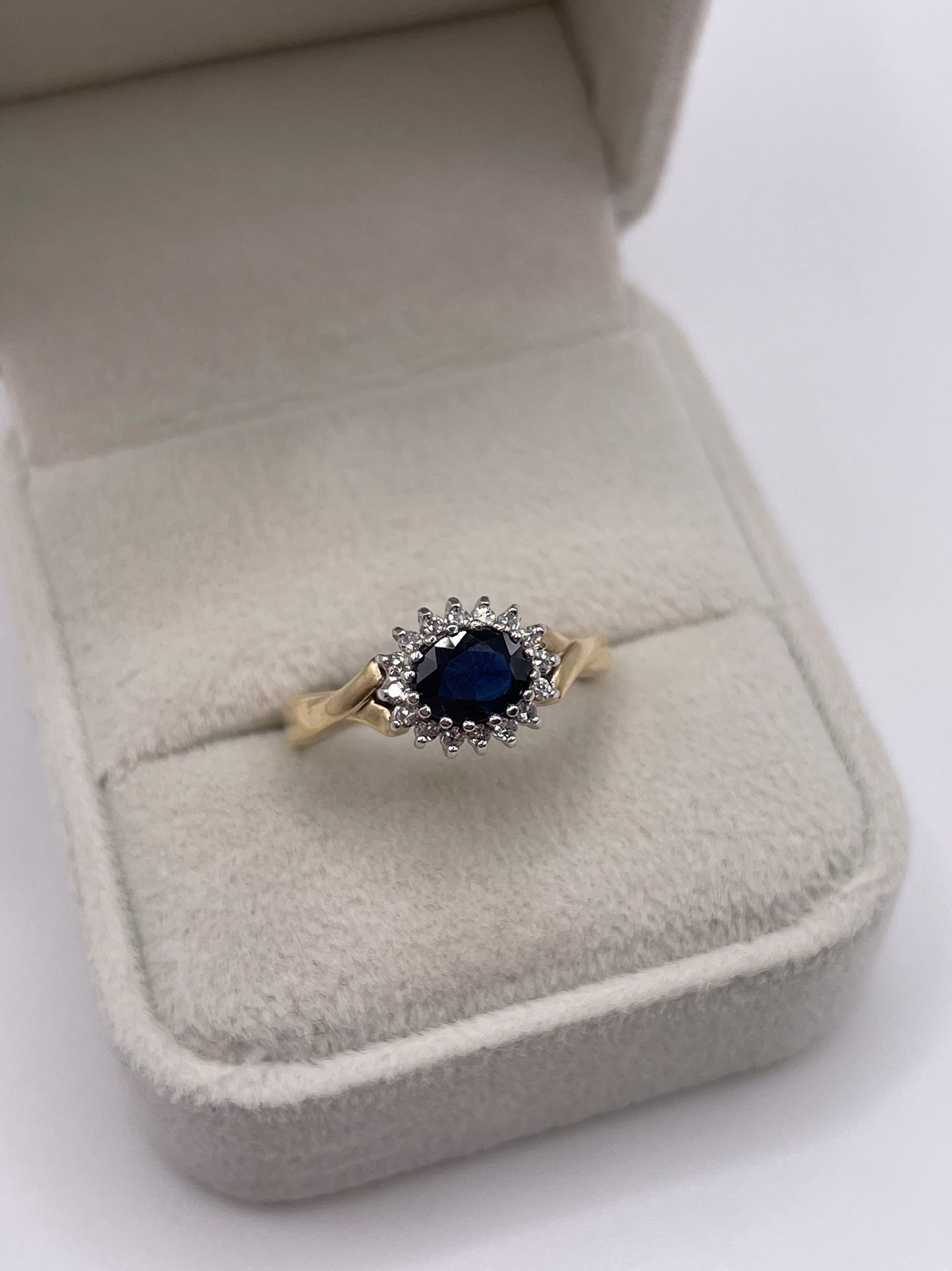 9ct gold sapphire and diamond ring