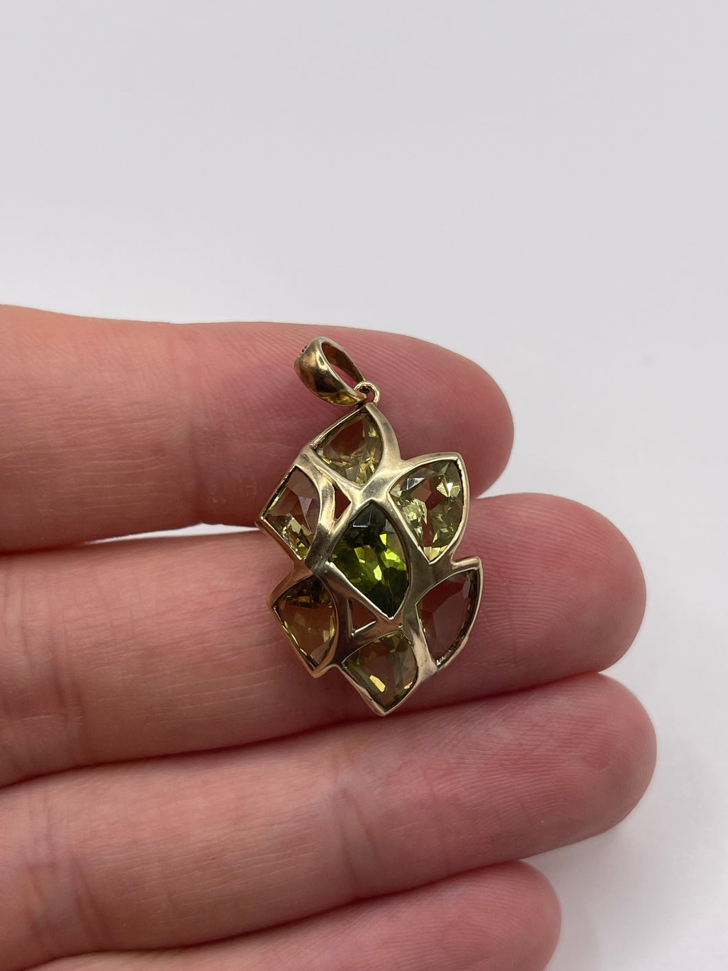 9ct gold peridot cluster pendant