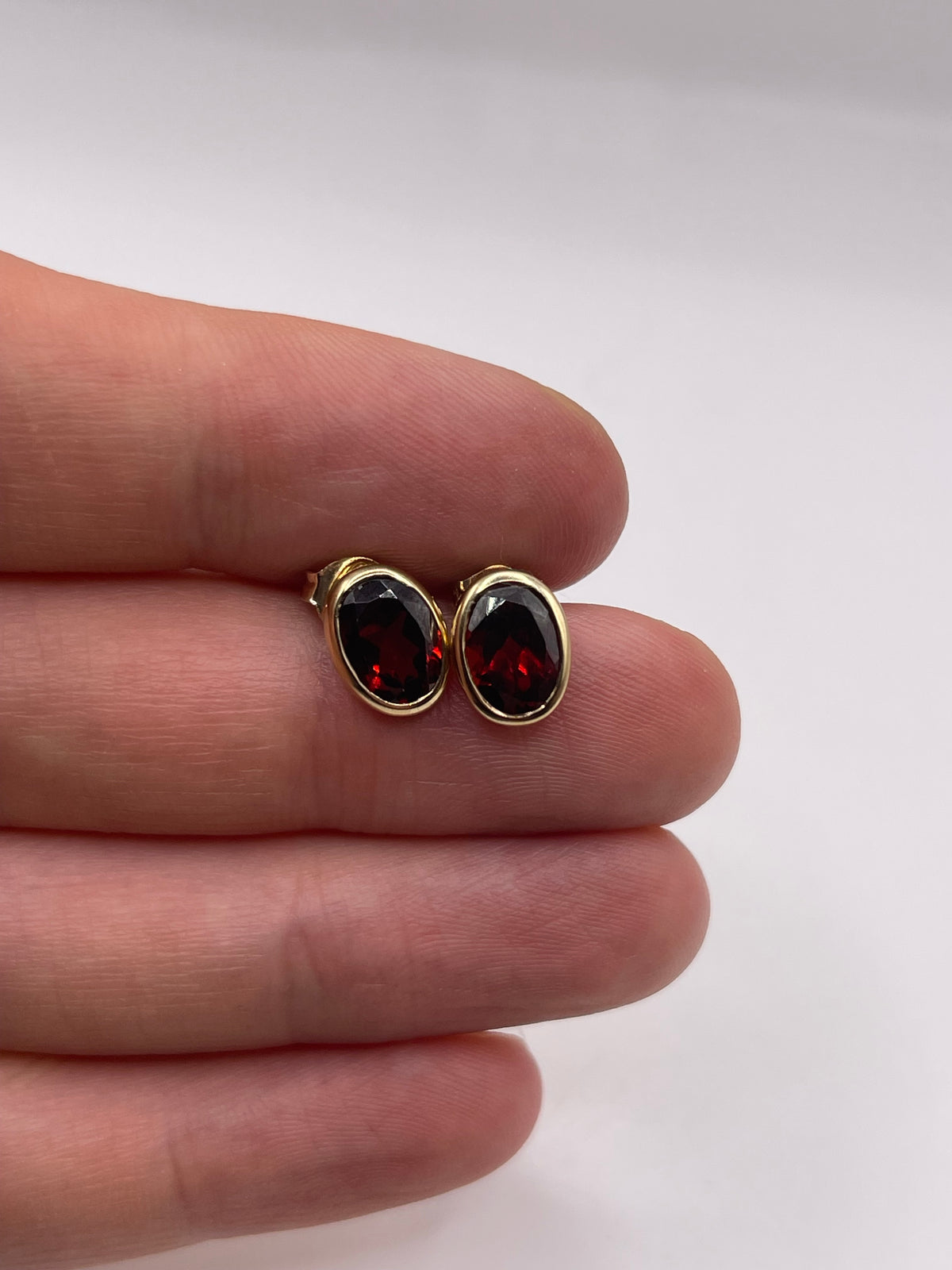 9ct gold garnet earrings