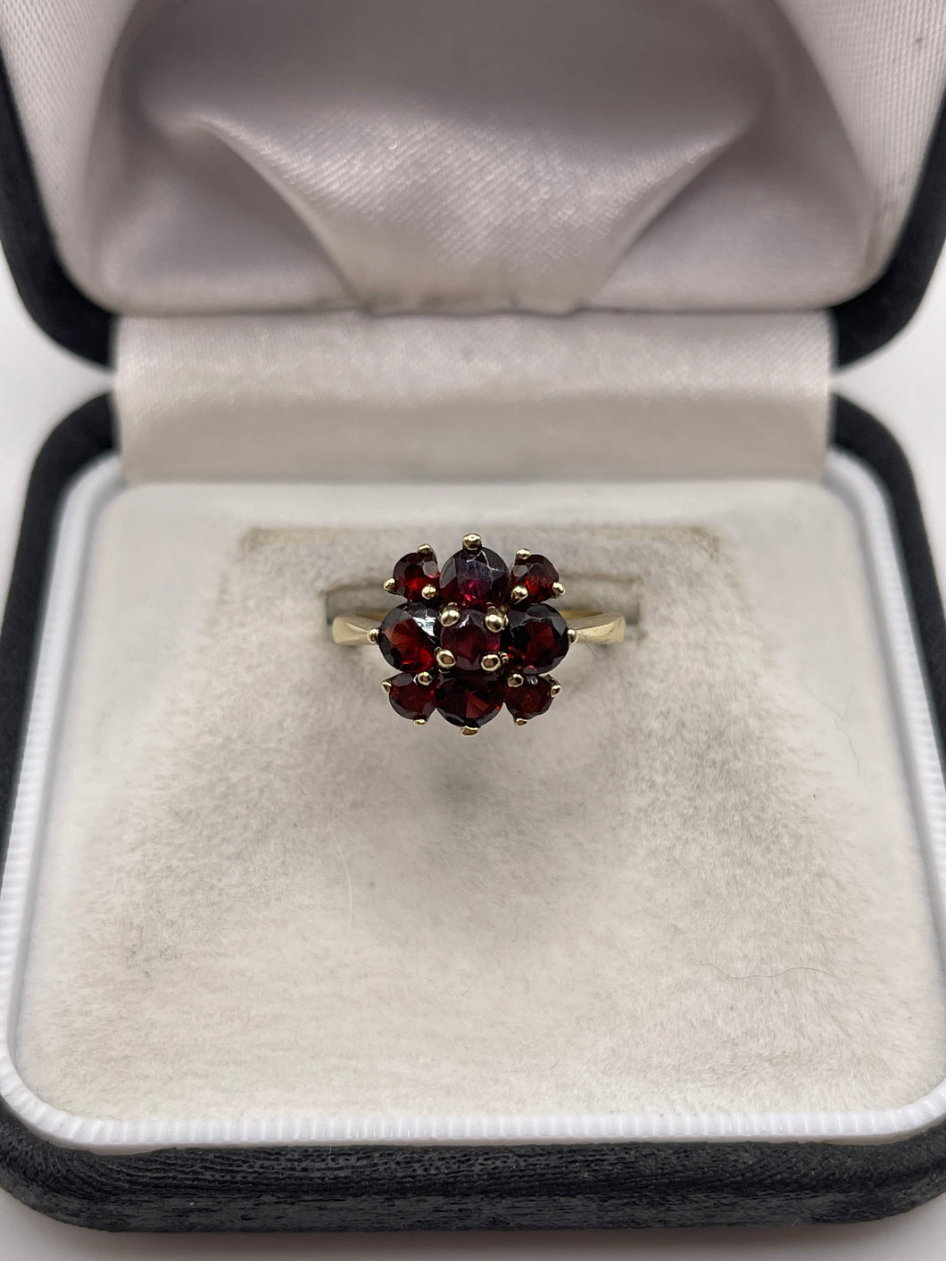 9ct gold garnet cluster ring