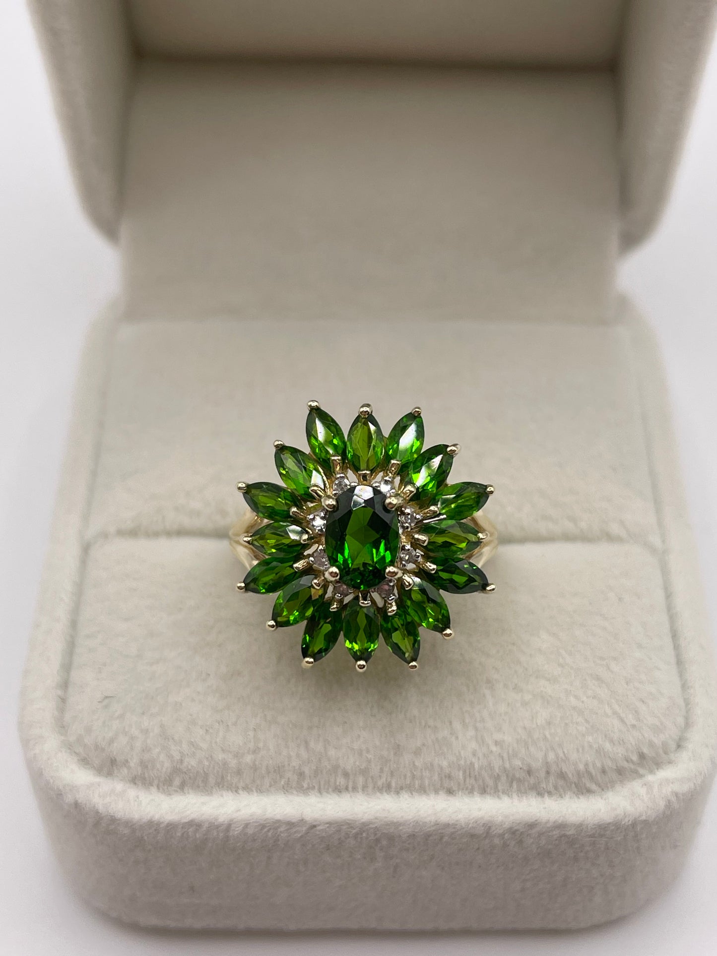 9ct gold diopside and diamond cluster ring