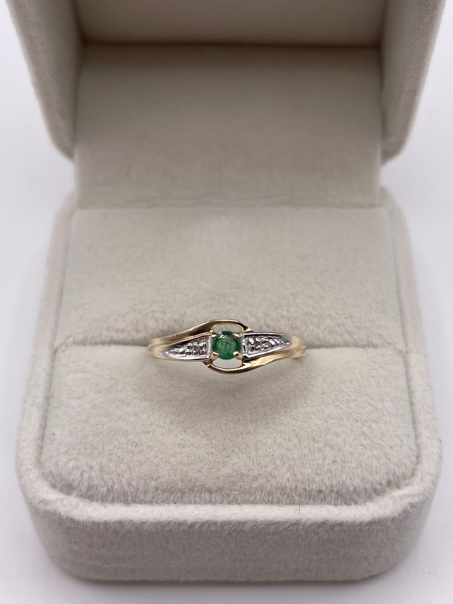 9ct gold emerald and diamond ring